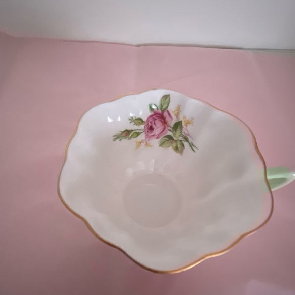 EUC Vtg Shelley Fine Bone China Teacup and Saucer in the Pattern “Rambler Rose” - Picture 8 of 12